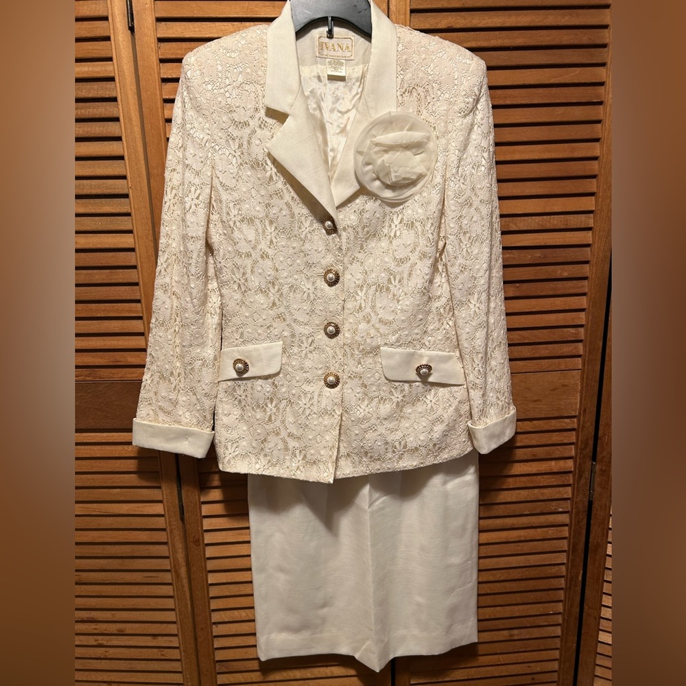 Ivana By Ivana Trump Collection Vintage Cream Lace Suit